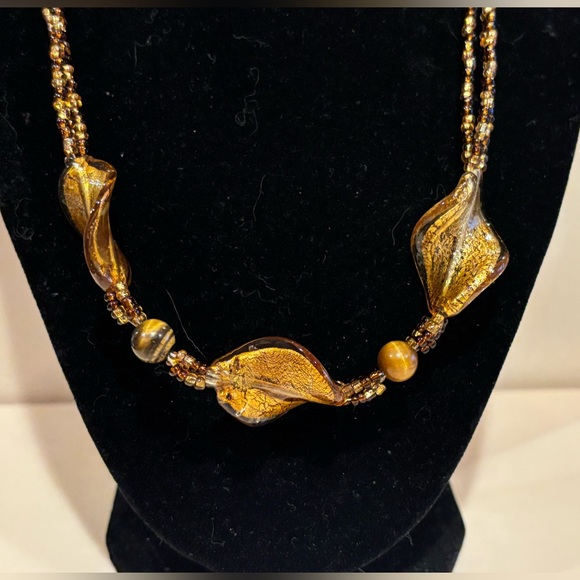 Vintage glass beaded necklace. Necklace gold toned & amber in color. Two stones - Picture 2 of 6